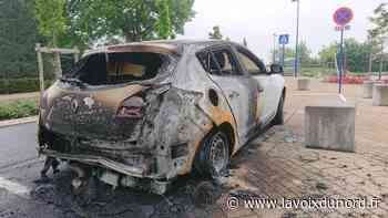 Rouvroy : une voiture incendiée en face de l'école Triolet - La Voix du Nord
