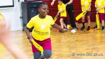 Chance To Shine: Cricket charity keeps coaching sessions running for home-school pupils - BBC News