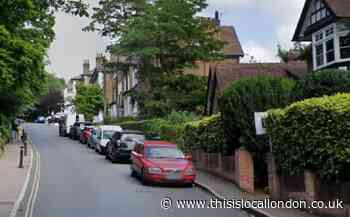 Police appeal after man stabbed twice in violent Chislehurst robbery