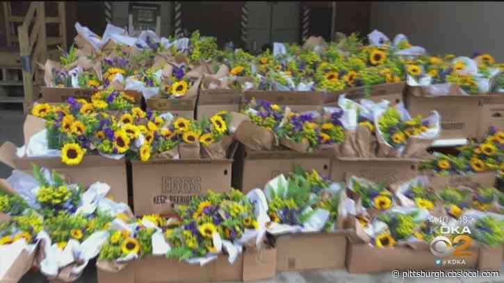 Volunteers Collect 400 Bouquets Of Flowers, Surprise Pittsburgh Hospital Workers During Shift Change