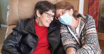 80-year-old woman celebrated by hospital staff after recovering from COVID-19, pneumonia