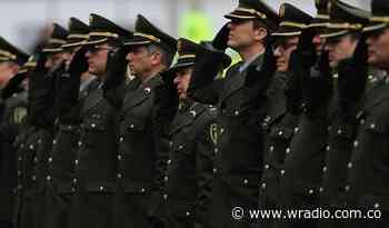 Coronel Ruiz, implicado en caso de casas fiscales de la Policía, salió del país - W Radio