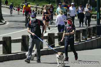 New Yorkers venture outside on sunny Saturday, and so do 1,000 cops