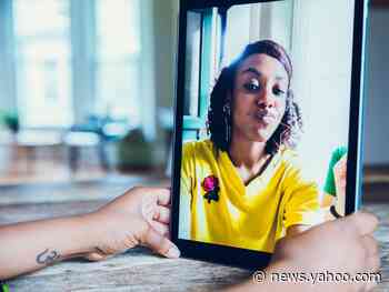 A cyberpsychologist explains why you can't stop staring at yourself on Zoom calls (and everyone else is probably doing the same)