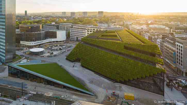 Ingenhoven Architects wraps Düsseldorf office with five miles of hedges to create Europe's largest green facade