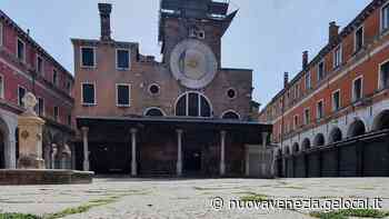 Venezia, nei tempi del coronavirus ora cresce l’erba nei campielli - La Nuova Venezia