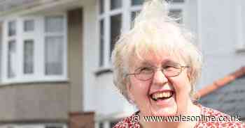 Blind woman wows neighbours with amazing classical performances on her doorstep