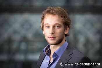 Met een groot bord wortels oranje proberen te worden voor 5 mei