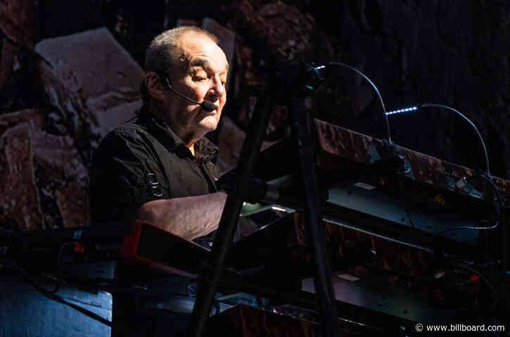 Stranglers Keyboardist Dave Greenfield Dies at 71