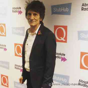 Sir Ronnie Wood donates his artwork to a London hospital