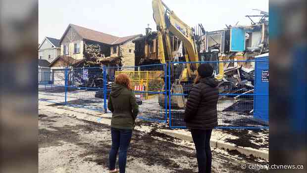 'Copperfield Strong': Community rallies around families left homeless by fire