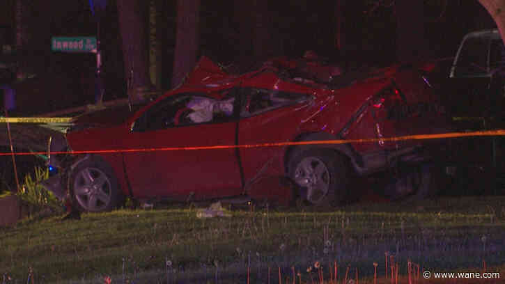 Driver in police chase, crash that killed 2 wanted for robbery