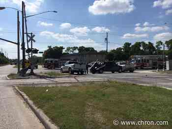 Multi-vehicle crash leaves one dead in south Houston