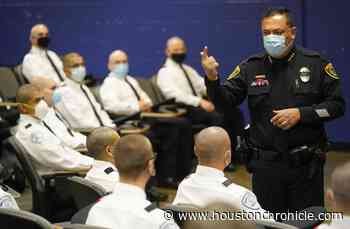 Houston Police Chief Art Acevedo tells cadets to ‘emulate’ Officer Jason Knox’s service - Houston Chronicle