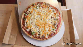 Marie's Pizza & Liquors in Chicago offers dinner & booze delivered!