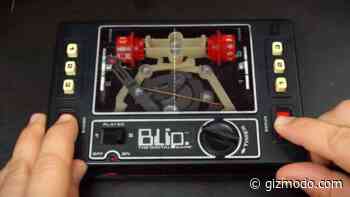 I'm Completely Fascinated With this Handheld Wind-Up Pong Clone That Doesn't Use Any Electronics
