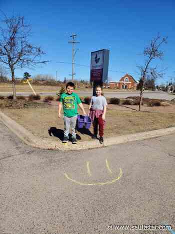Siblings share art with seniors