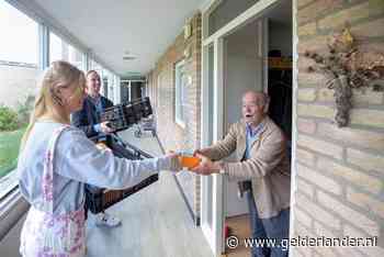 Eén tompouce zorgt voor een blij ouder mens