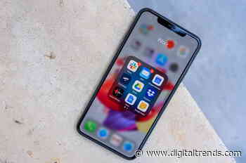 Motorola Edge Plus vs. iPhone 11 Pro Max: Two big phones clash