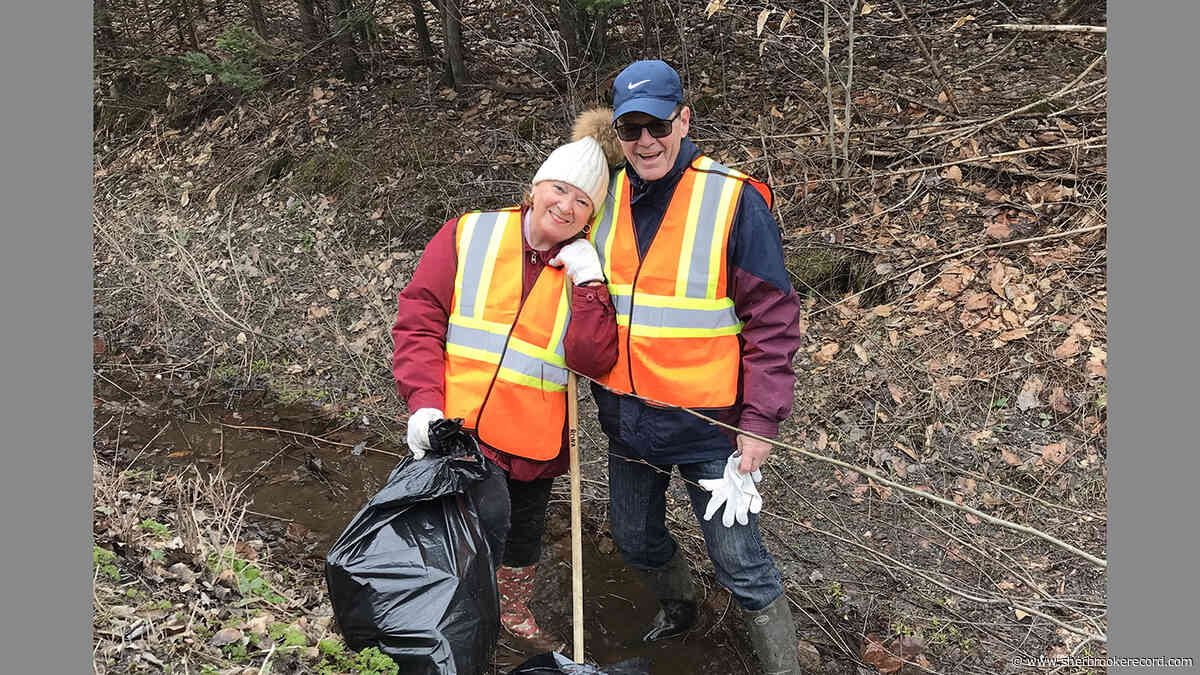Roadside spring cleanup in Brome Lake - Sherbrooke Record