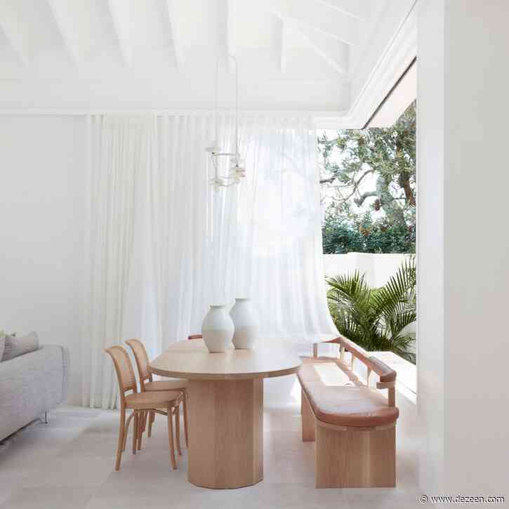 Woorak House in Sydney offers peeks of nearby nature reserve