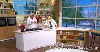 Phillip horrified as Holly breaks social distancing on This Morning