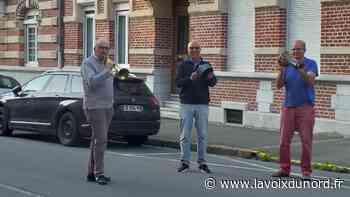 À Arras, rue Jeanne-d'Arc, au son du clairon - La Voix du Nord