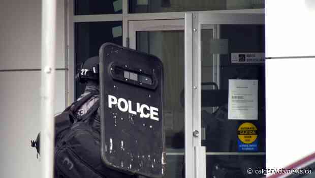 Apartment downtown contained after shot fired