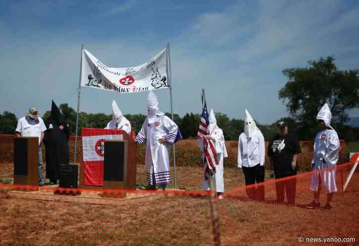 US shopper uses KKK hood as face covering