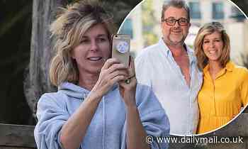 Kate Garraway joins the nation in clapping for carers amid lockdown