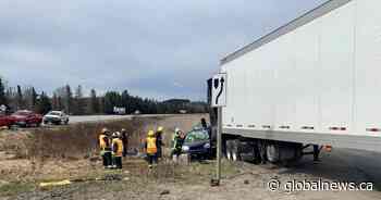Huntsville OPP investigate 2-vehicle Highway 11 crash, 1 airlifted to Toronto hospital - Global News