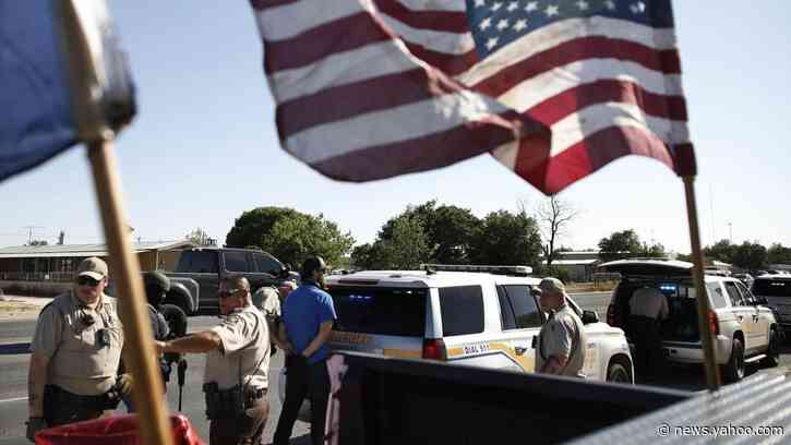 Anti-Lockdown Protesters Are Now Facing Down Cops Outside of Bars