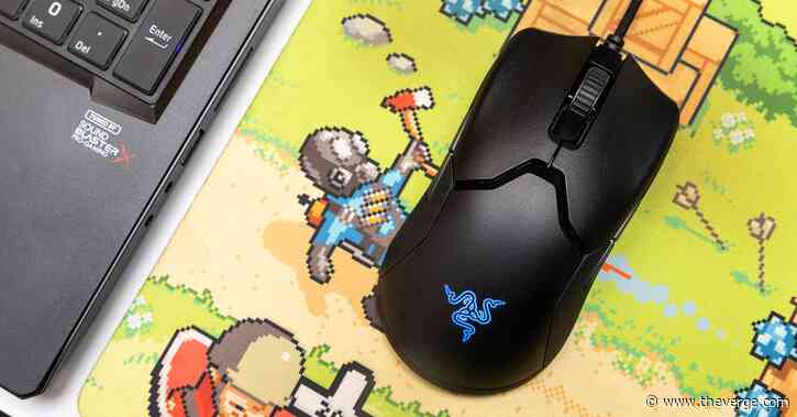 Razer’s excellent Viper gaming mouse is free when you buy the Huntsman TE keyboard