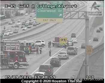 Five-car crash closes all outbound lanes on Gulf Freeway, near Hobby Airport