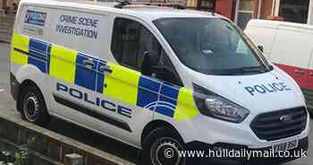 Police descend on east Hull street with forensic unit