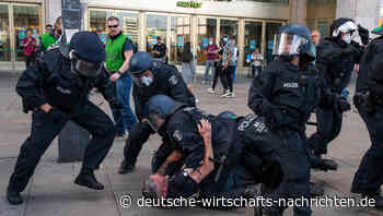 Zusammenstöße bei Demonstrationen gegen Corona-Regeln, 30 Festnahmen in Berlin, 3.000 demonstrieren in München