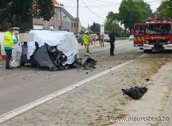 Tweede dag op rij dodelijk ongeval in Zwalm: auto knalt met hoge snelheid tegen boom