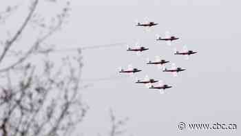 Snowbirds resume cross-country flight in Ontario after weather delay