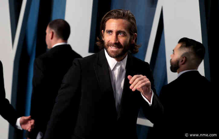 Watch Jake Gyllenhaal sing “a love song in the age of quarantine” in viral monologue series