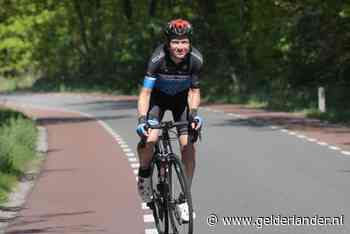 Wielrenner Niels helpt de horeca en bedwingt 100 keer de Amerongse Berg: ‘De eerste 70 keer vloog ik naar boven’
