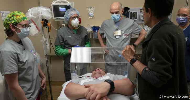 AP Photos: Volunteers flood Navajo Nation in coronavirus outbreak