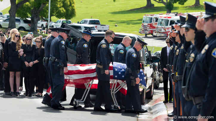 Newport Beach detective is saluted, honored during procession