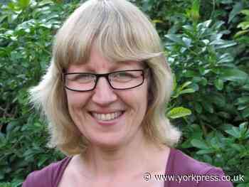 Retired nurse says she's having 'nightmare' trying to return to work