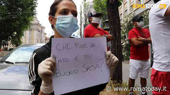 VIDEO | "Virginia Raggi i buoni spesa dove sono?": la protesta arriva nel centro di Roma