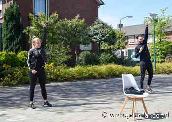 Kika van Es besteedt de coronatijd nuttig: trainen in De Vetbak en zwaaien bij verzorgingshuizen