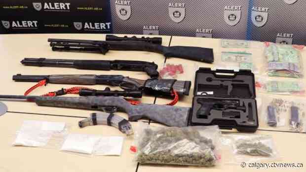 Cocaine, cash and loaded guns seized during search of Calgary and Strathmore homes