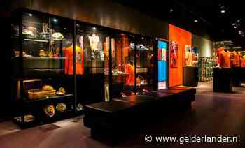 Johan Derksen en Hugo Borst woest op zakenman die spullen uit hun museum verkoopt