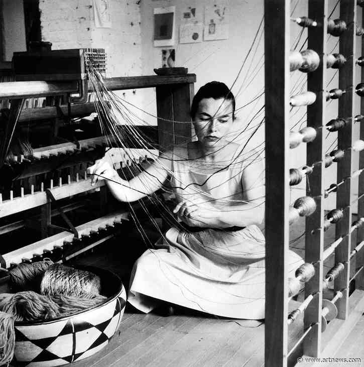 Midcentury Artist Lenore Tawney Offered a Radical Vision of What Weaving Could Be