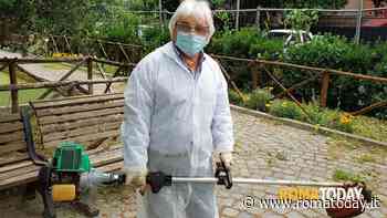 Don Bosco, volontari ripuliscono il giardino del centro anziani: "Era diventato una giungla"