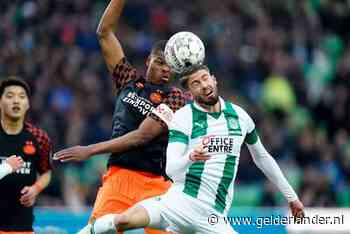 Minister Van Rijn sluit profvoetbal voor 1 september niet uit